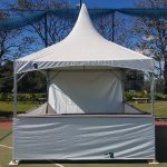 Tenda 3x3 com saia, balcão frontal e fechamento