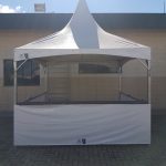 Tenda 3x3 com saia e balcão frontal