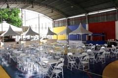 Mesas e cadeiras